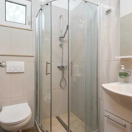 Amazing Apartment In Luka Dubrava With Wifi * Luka (Dalmatia)